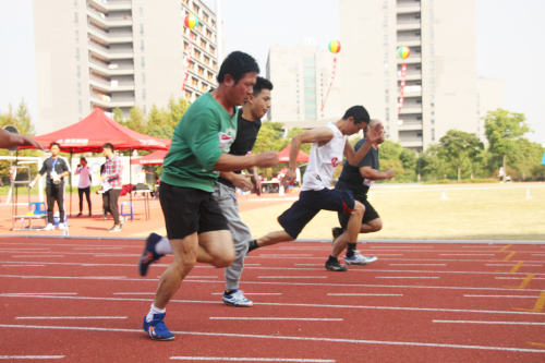 男子中年组100米