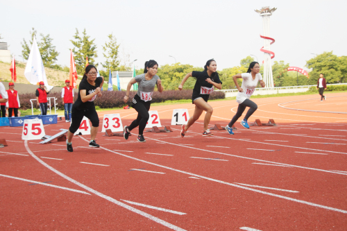 女子青年组100米