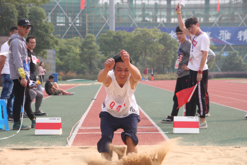 男子中年组跳远