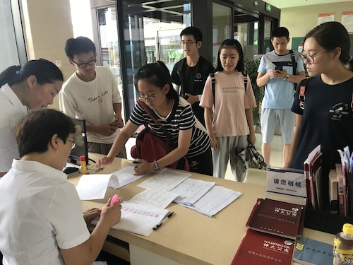 2.员工现场问答