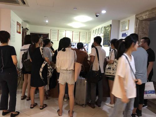 客房接待学生家长现场持续火爆
