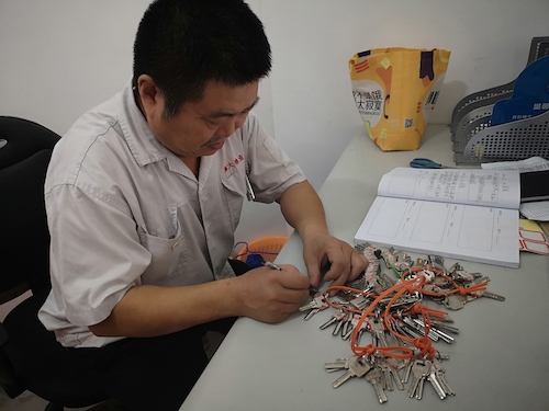 王文成在登记钥匙