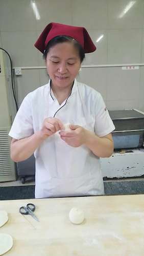 汤侠练习做包子