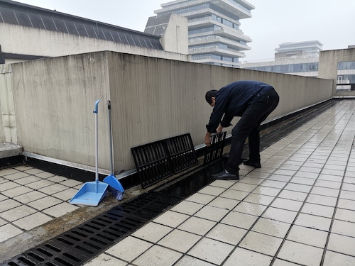 清理天台地沟