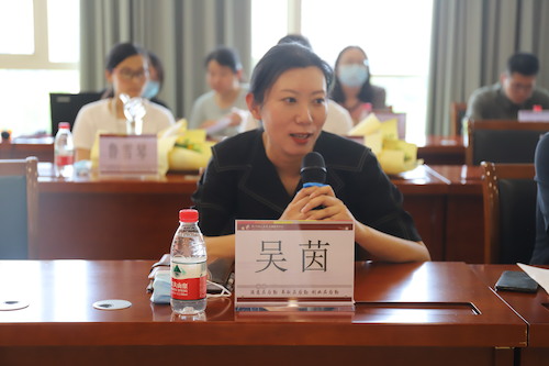 老员工代表吴茵