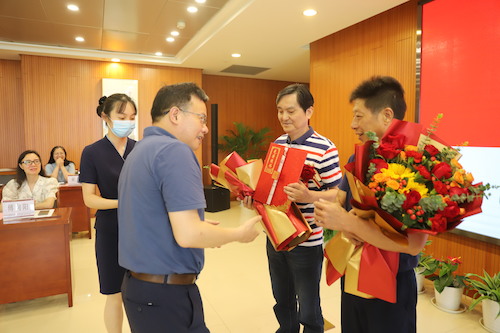 颁发证书
