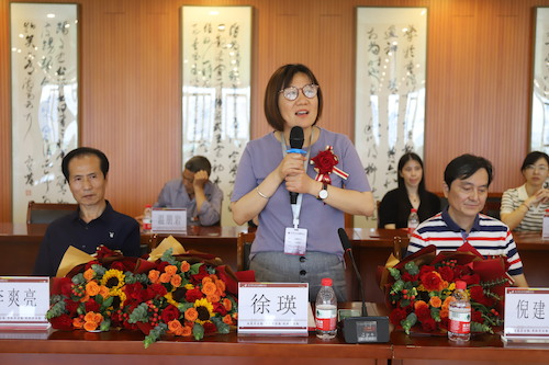 退休职工代表徐瑛