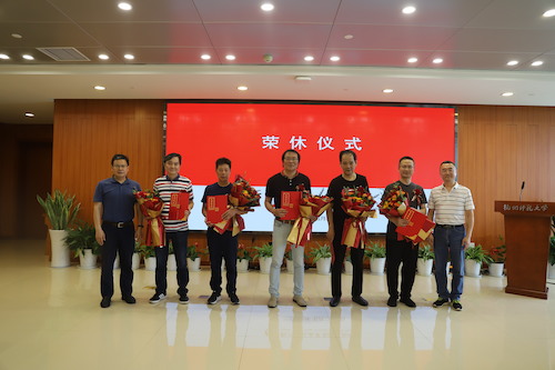 荣休合照1