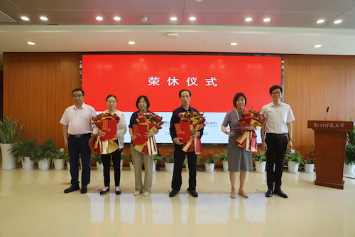 荣休合照2