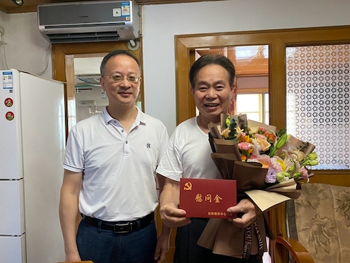 慰问50年以上老党员_副本