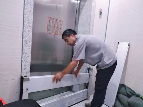 摆放隔水板 摆放隔水板