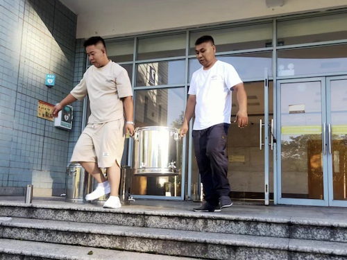 图2 保障军训专用保温桶1 图2 保障军训专用保温桶1