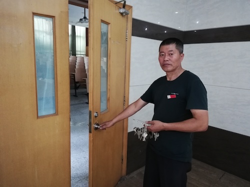 开关门(只有这么张老照片,没有原图) 开关门(只有这么张老照片,没有原图)