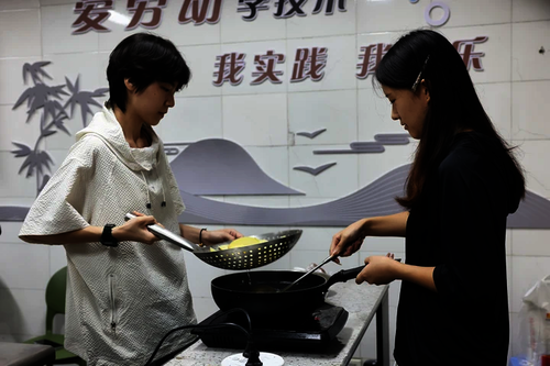 86056b4119f146e9bf9c80af67e76675