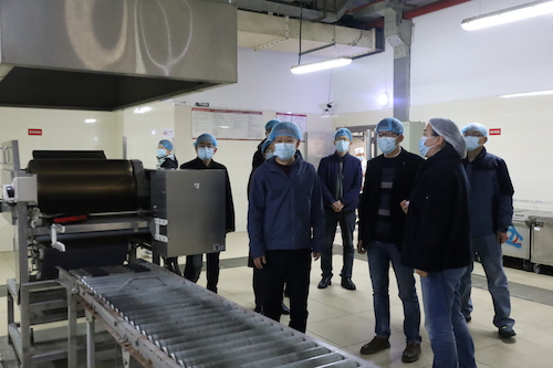 参观米饭生产线